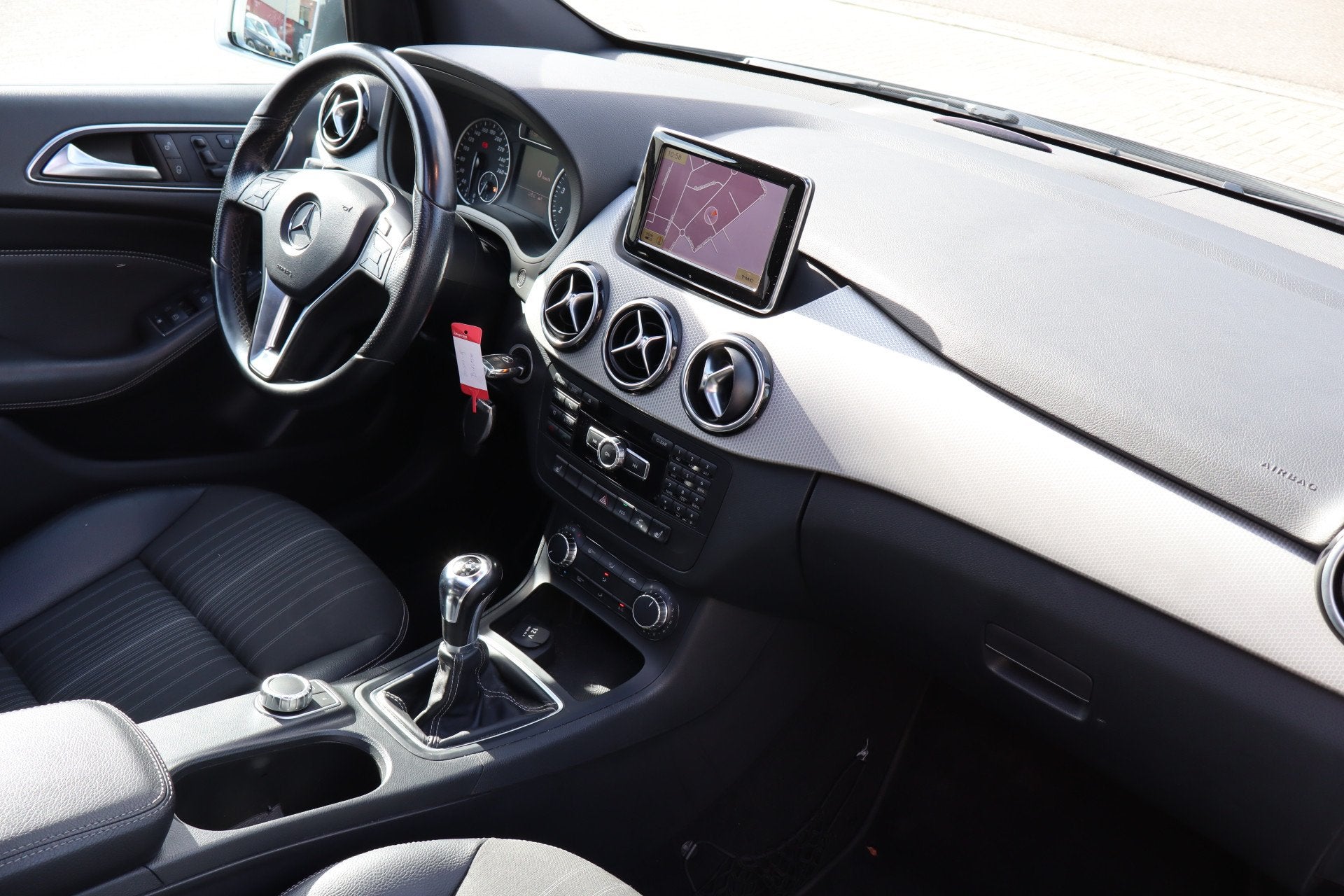 Mercedes-Benz B-Klasse 180 Nederlandse auto/Panoramadak/Stoe, Auto's, Voorwielaandrijving, Gebruikt, 4 cilinders, Leder en Stof