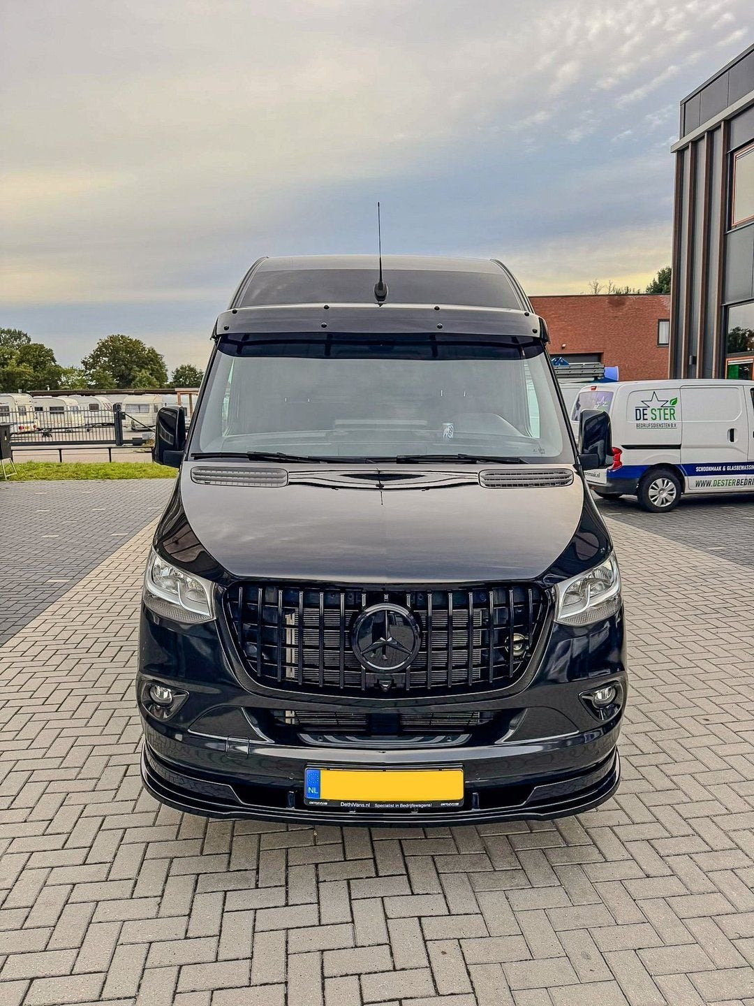 Mercedes Sprinter W907 Sport Look front Grill Glanzend Zwart, -, -, Nieuw, Ophalen of Verzenden