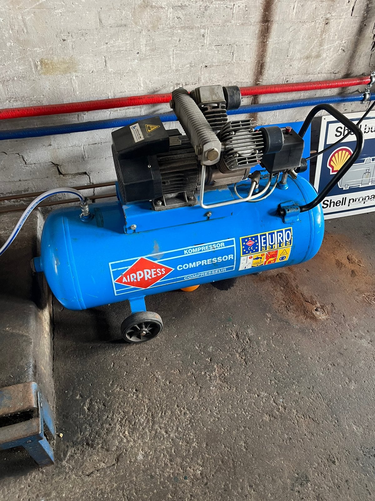 Airpress euro series compressor, Doe-het-zelf en Verbouw, Compressors, Ophalen, Gebruikt, 6 tot 10 bar, 25 tot 100 liter
