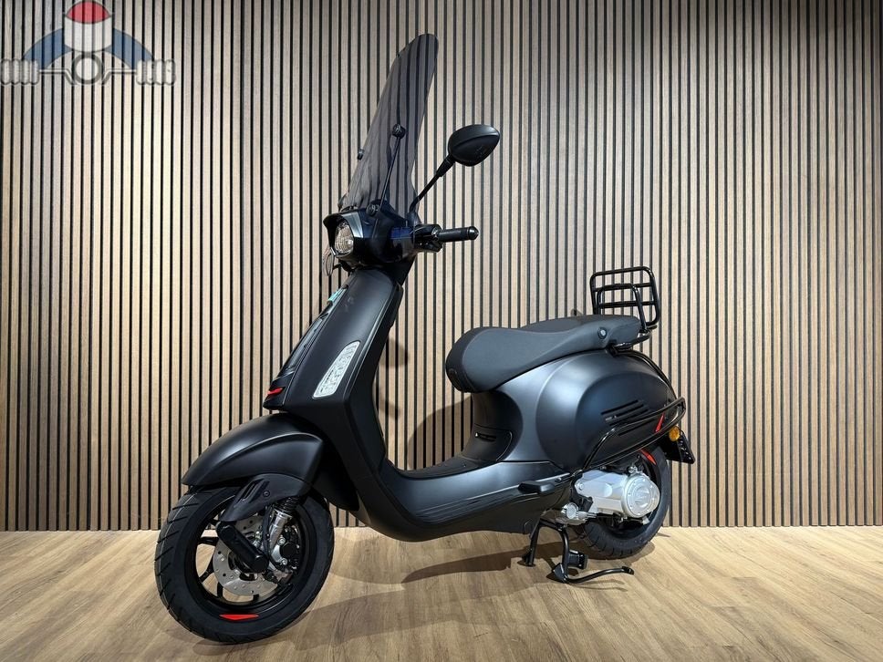 Nieuwste Vespa Sprint RST 50 Mat Zwart Custom 0 km bj. 2026, Fietsen en Brommers, Onbekend, Onbekend, VESPA