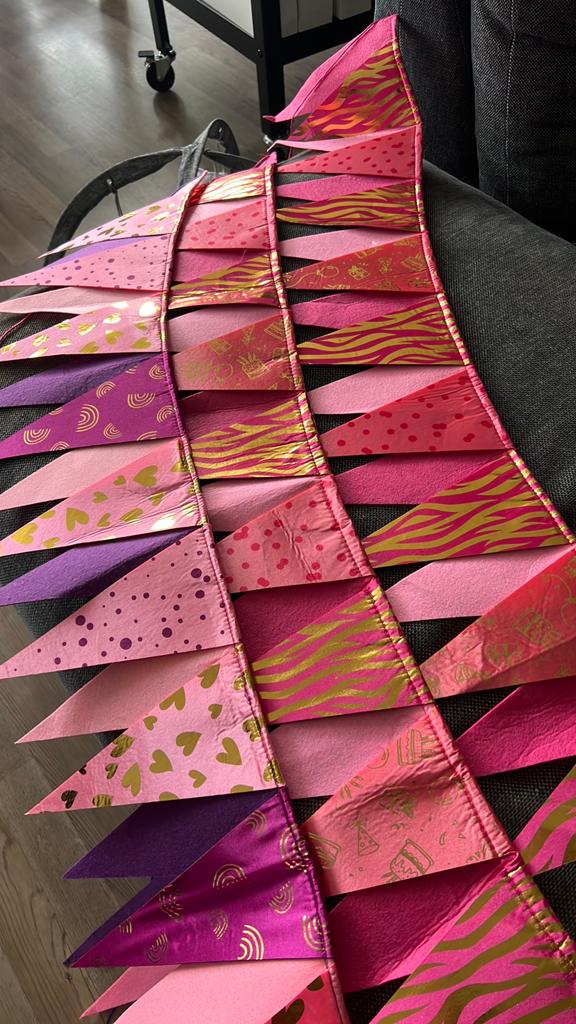 3 vilten slingers roze, Ophalen of Verzenden, Zo goed als nieuw, Versiering, Verjaardag
