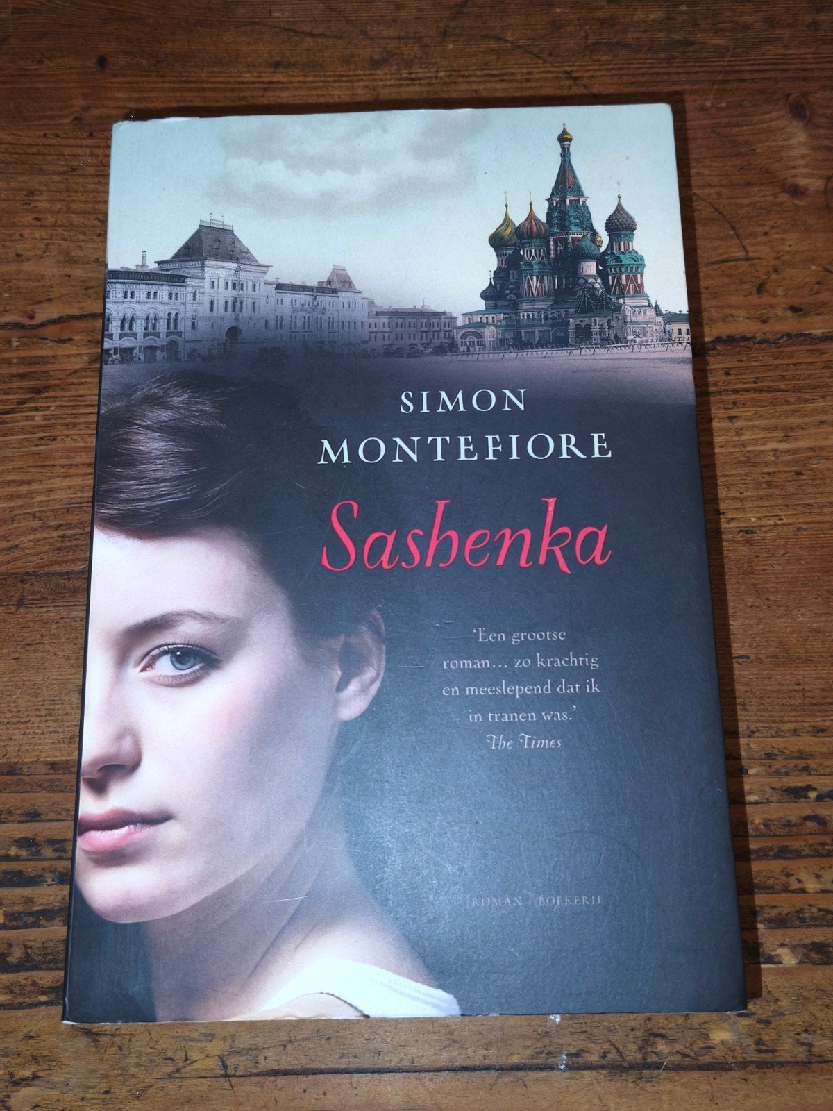 Sashenka - Simon Montefiore - Roman, Ophalen of Verzenden, Gelezen, Simon Montefiore, Nederland
