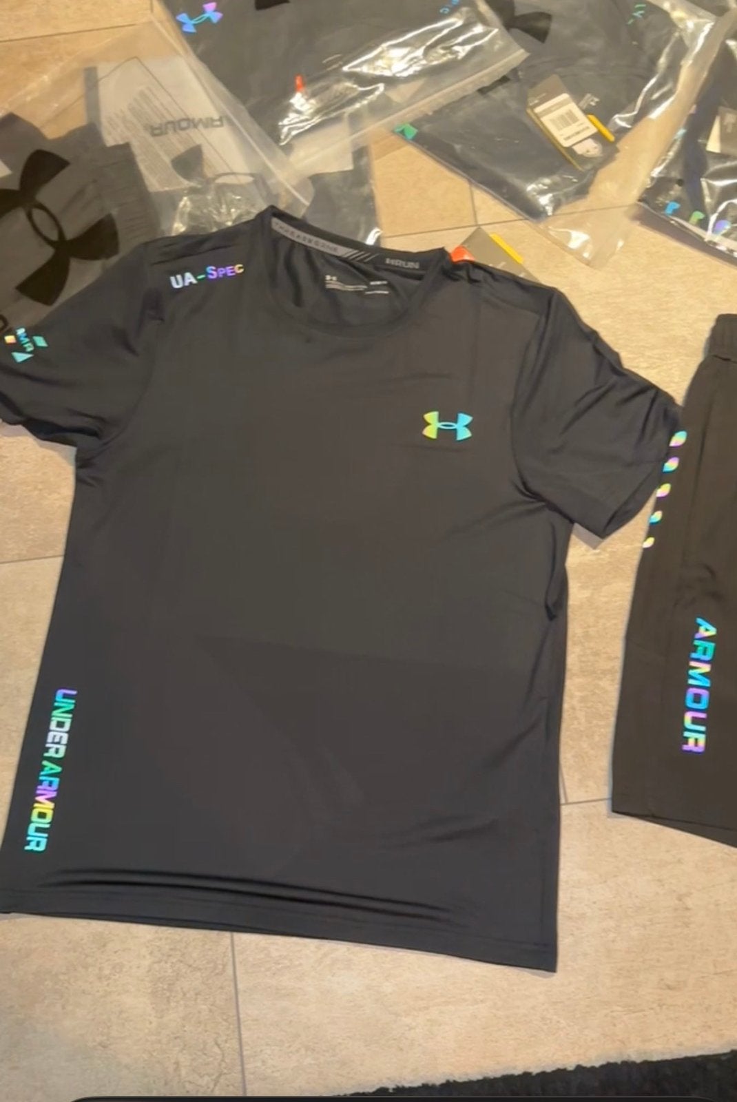Under Armour sportset (shirt en korte broek), Fitness, Maat 48/50 (M), Zwart, Nieuw