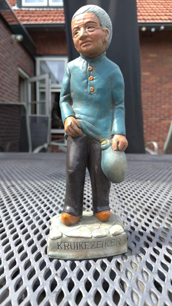 Beeldje Kruikezeiker (Tilburg), Ophalen of Verzenden, Zo goed als nieuw