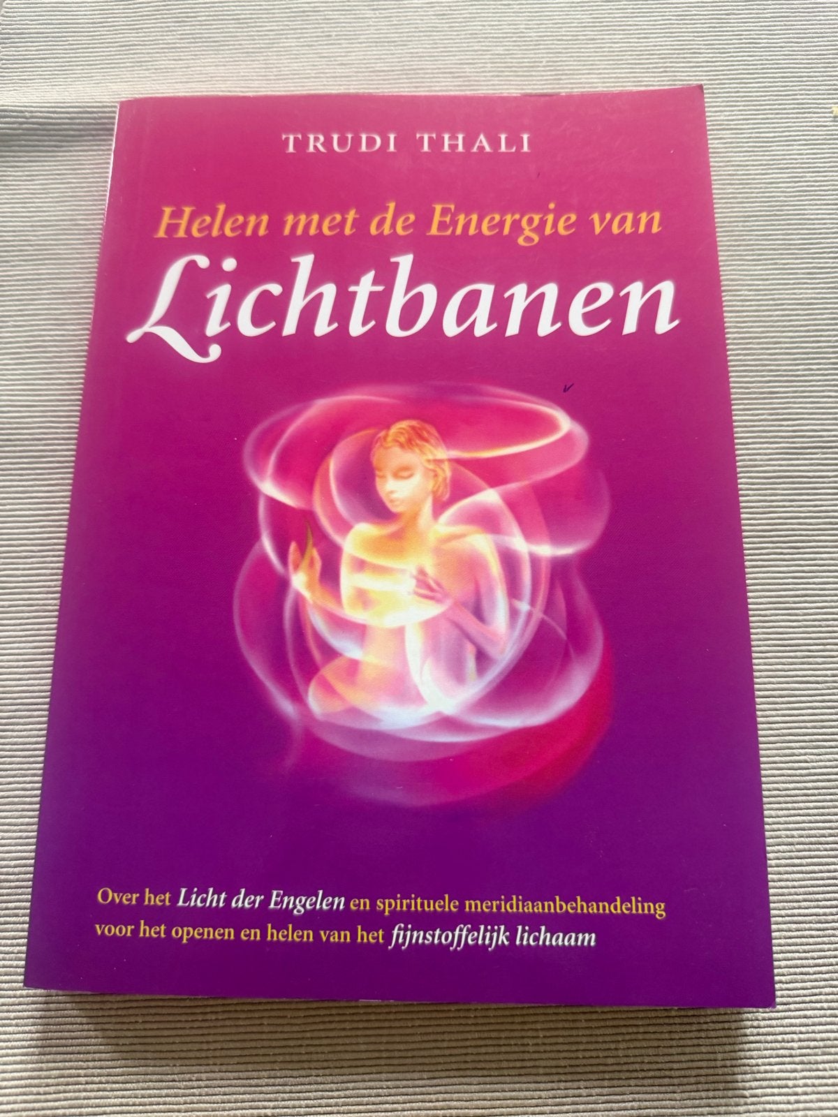 Helen met de Energie van Lichtbanen - Trudi Thali, Achtergrond en Informatie, Spiritualiteit algemeen, Ophalen of Verzenden, Zo goed als nieuw