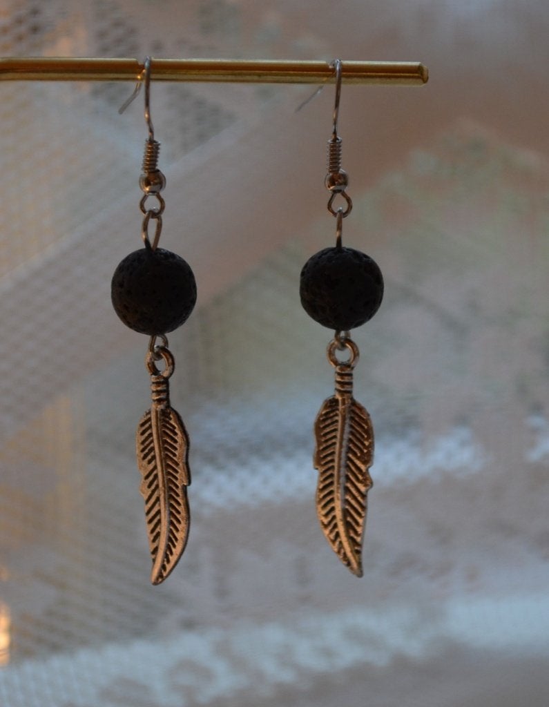 Oorbellen Lavasteen & Veer, Sieraden, Tassen en Uiterlijk, Oorbellen, Nieuw, Hangers, Overige materialen, Zwart, Ophalen of Verzenden