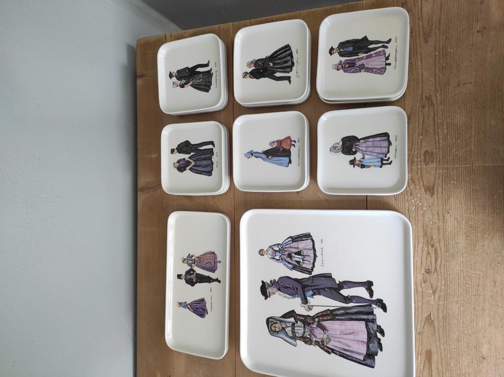 Villeroy en Boch klederdracht 14 delig, Huis en Inrichting, Keuken | Servies, Nieuw, Bord(en), Overige stijlen, Porselein, Ophalen of Verzenden