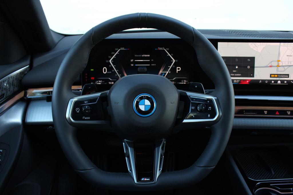BMW 5 Serie 550e xDrive M Sport Automaat / Panoramadak / Ada, Automaat, Achterwielaandrijving, Gebruikt, Hybride Elektrisch/Benzine