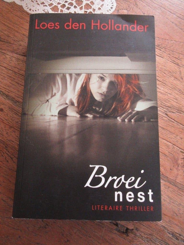 Broeinest. Loes den Hollander, Boeken, Ophalen of Verzenden, Zo goed als nieuw, Loes den Hollander