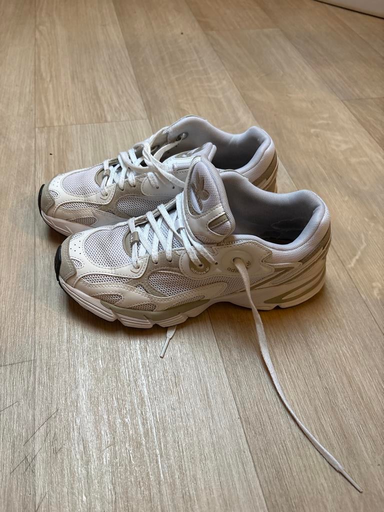 Adidas sneakers wit - Maat 38, Ophalen of Verzenden, Zo goed als nieuw, Wit, Sneakers of Gympen