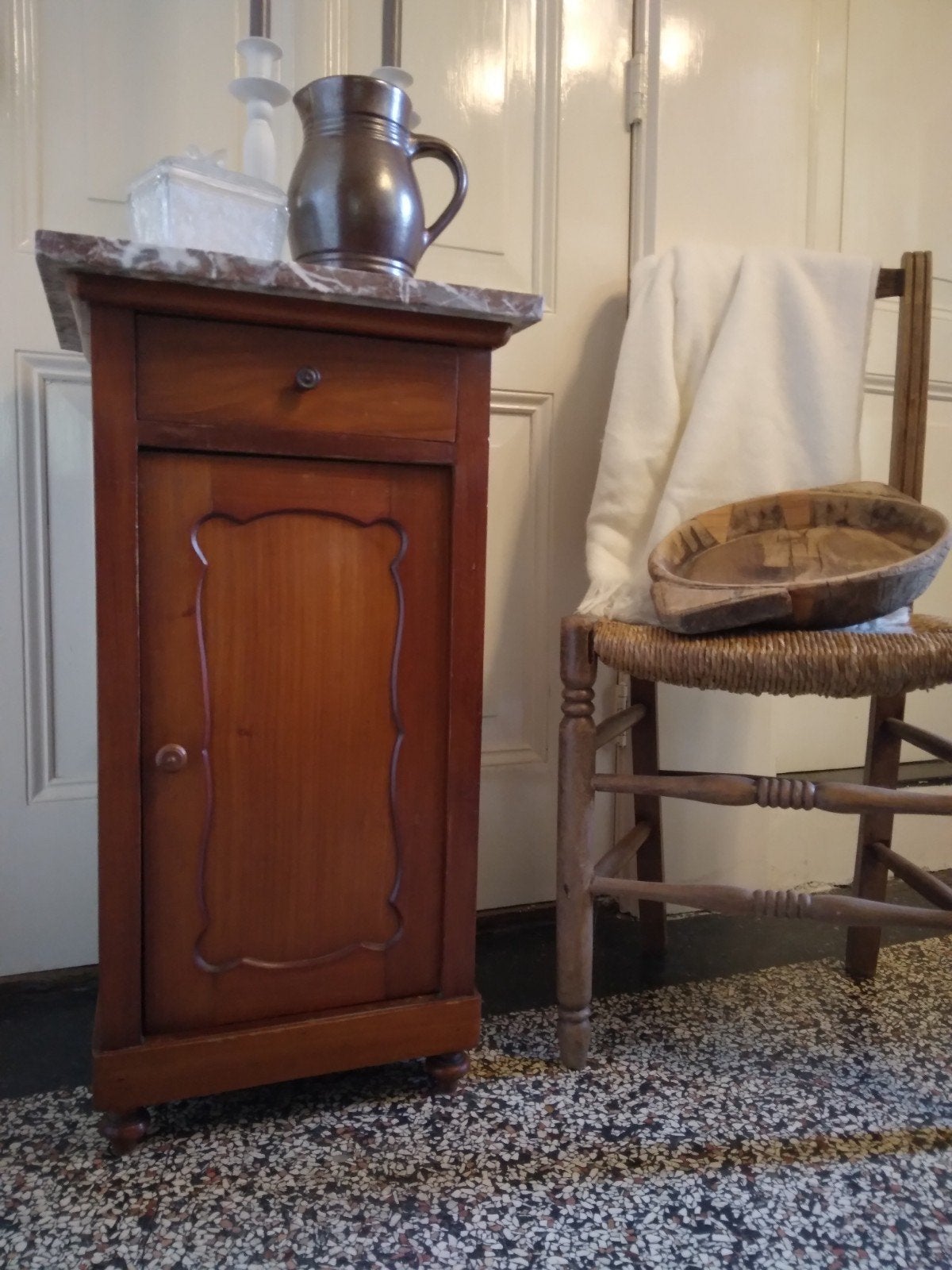 Biedermeier Brocante Nachtkastje met Rose Marmeren Blad, Ophalen, Gebruikt, Minder dan 45 cm, 70 cm of meer