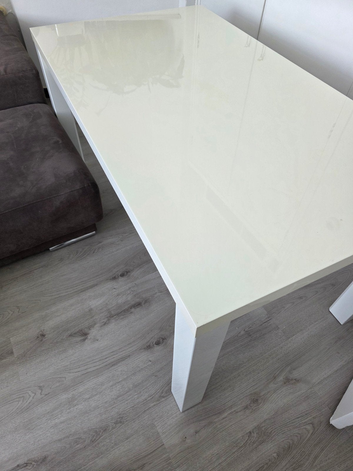 Witte Hoogglans Eettafel - Stevig en Modern Design, Huis en Inrichting, Tafels | Eettafels, Gebruikt, 50 tot 100 cm, 100 tot 150 cm