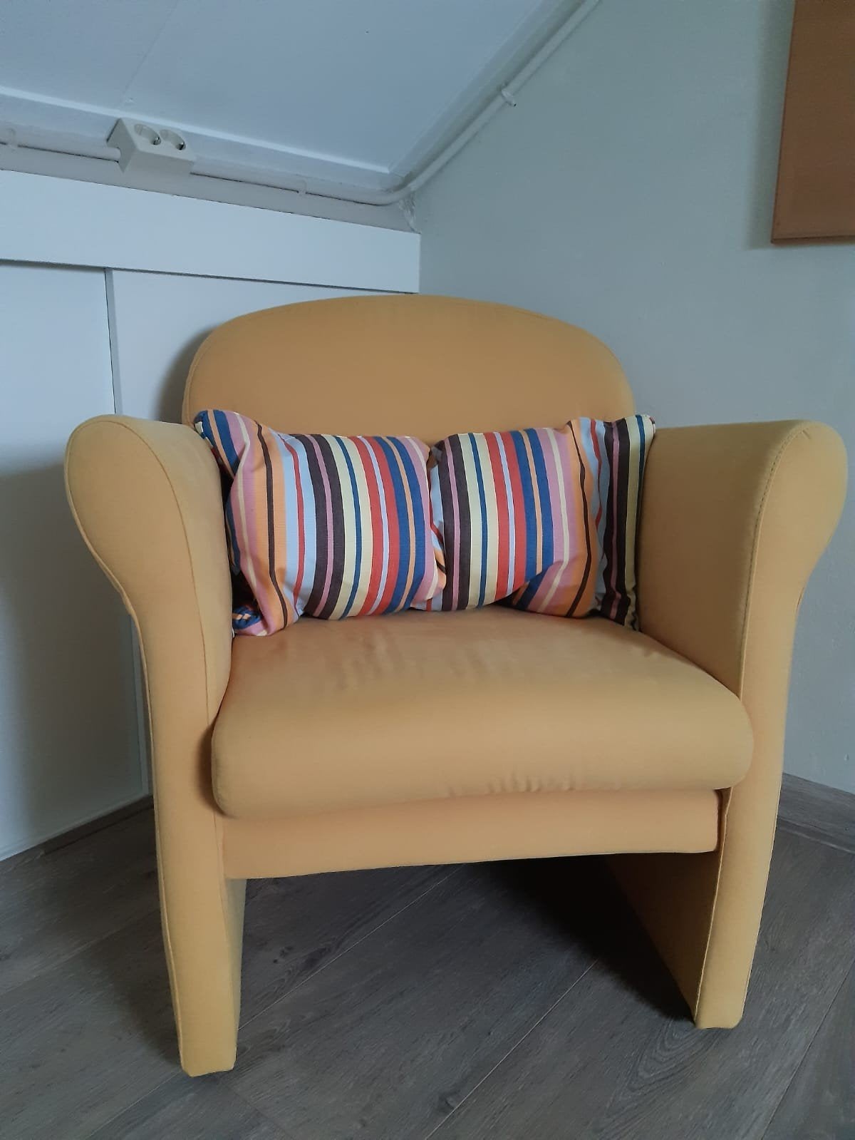 mooi geel fauteuiltje, Huis en Inrichting, Ophalen