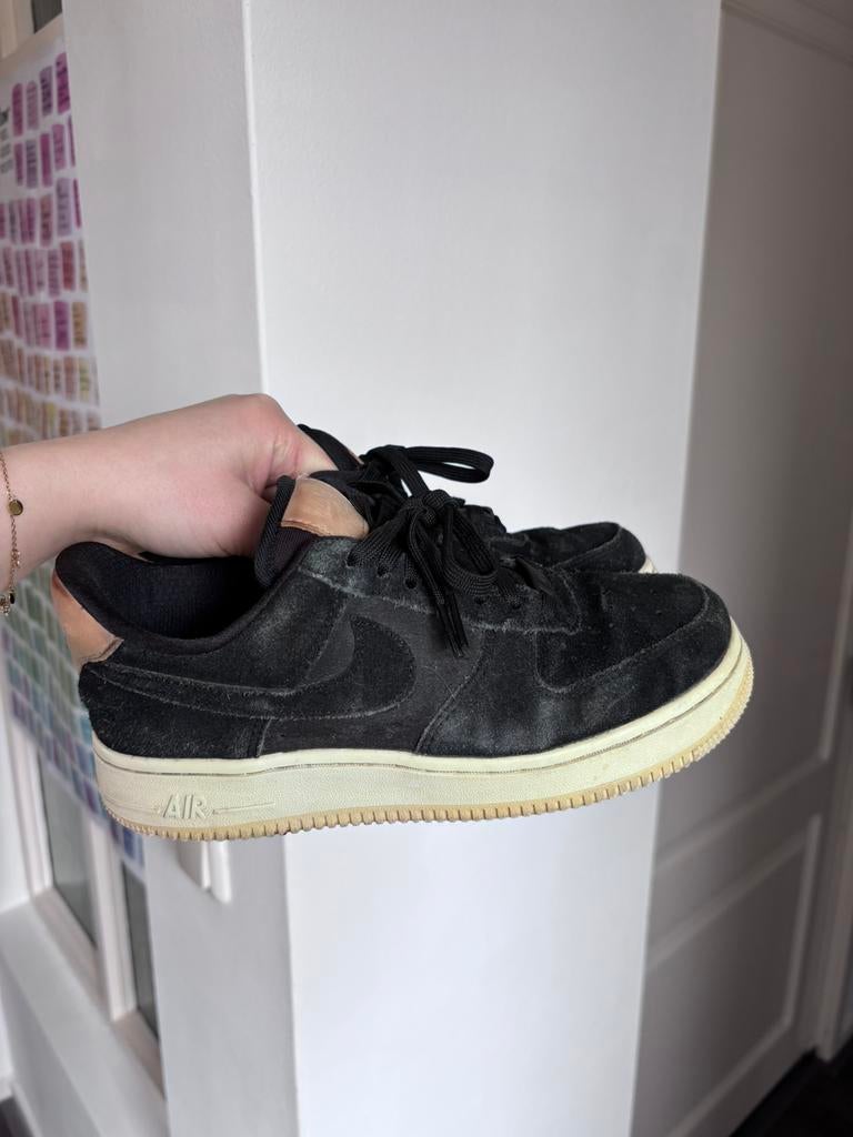 Sneakers Nike Air Force, Ophalen of Verzenden, Zo goed als nieuw, Zwart
