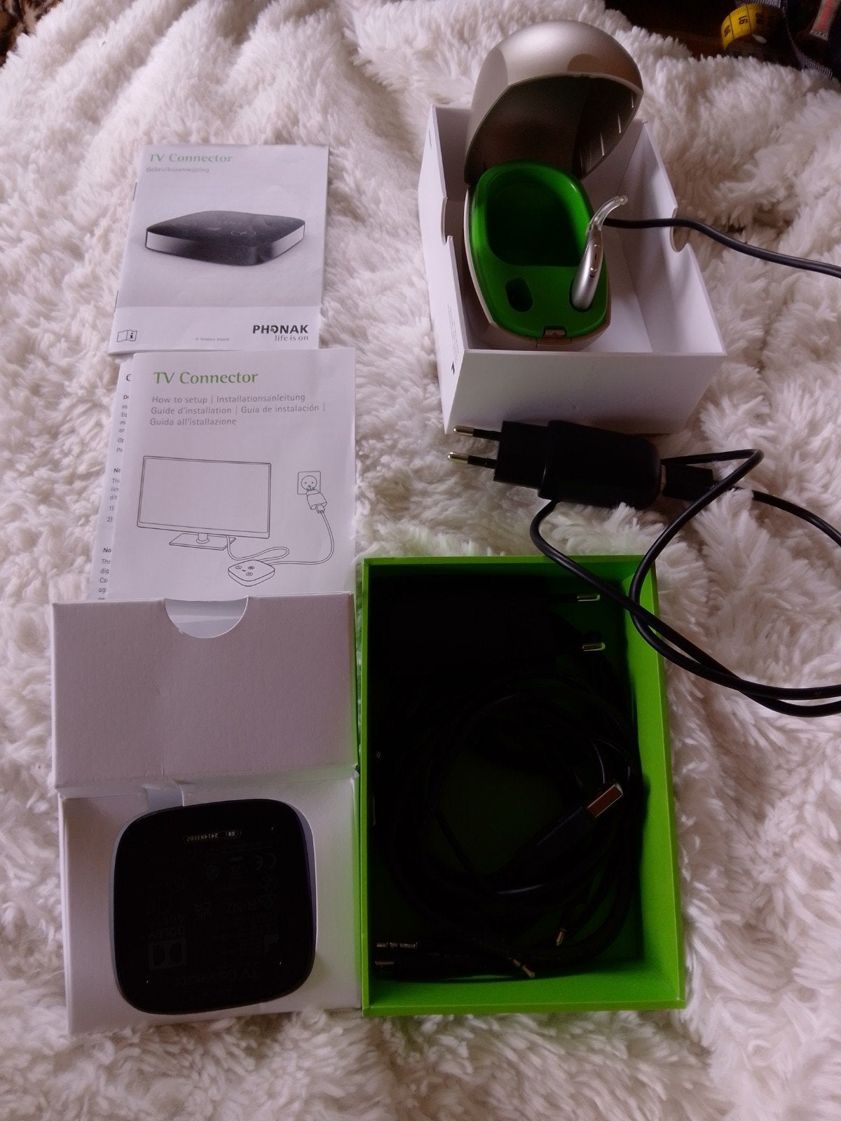Phonak TV Connector V2 met oplader en kabels, Ophalen of Verzenden, Zo goed als nieuw