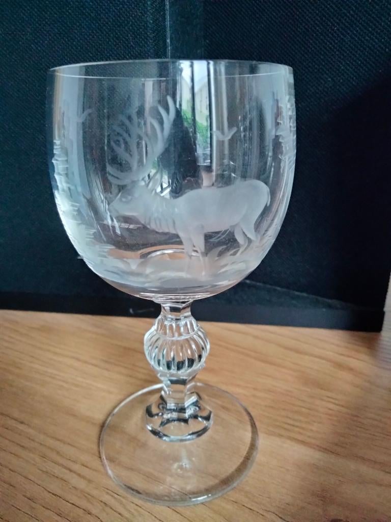 Wijnglas met ets van edelhert. Jacht tafereel., Ophalen, Zo goed als nieuw, Kristal, Glas of Glazen