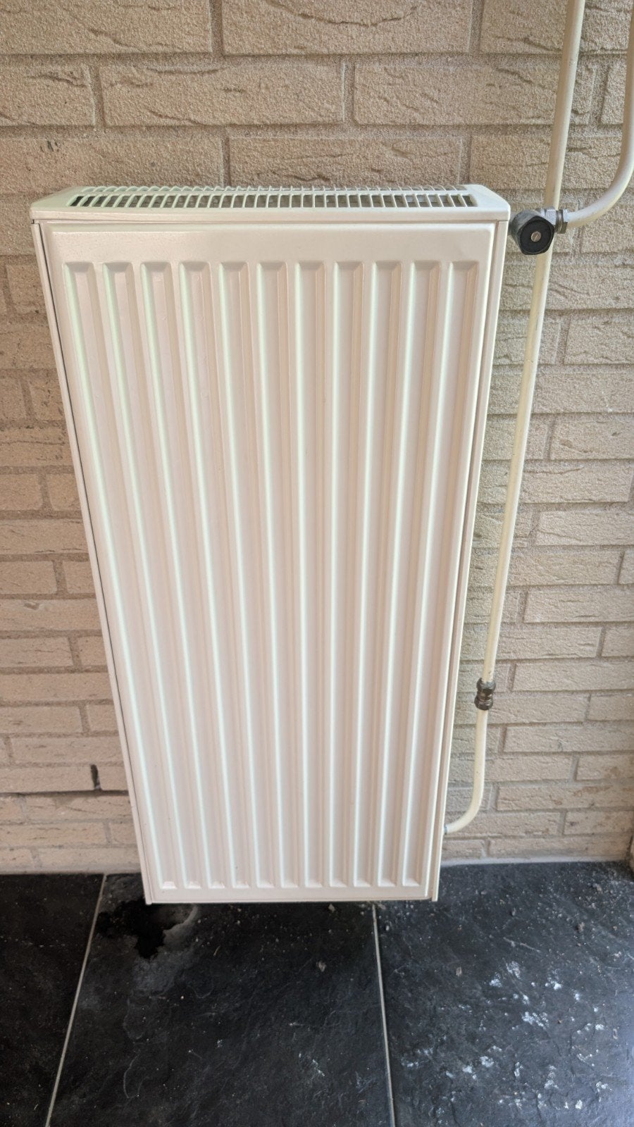 Convectie wandradiator 40x85x15 cm, 3-plaats, onbeschadigd, Doe-het-zelf en Verbouw, Verwarming en Radiatoren, Ophalen, Radiator