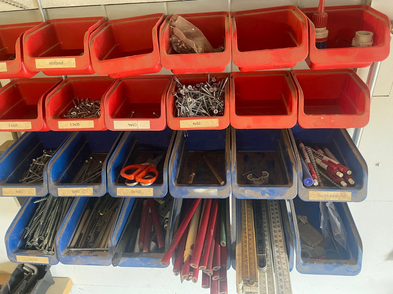 Wand organizer met inhoud en flex schijven, Ophalen of Verzenden, Gebruikt
