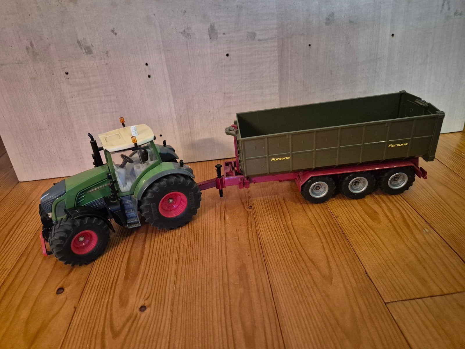 Siku 1:32 fendt 936 met fortuna haakarmsysteem, Ophalen, Gebruikt, Tractor of Landbouw, SIKU