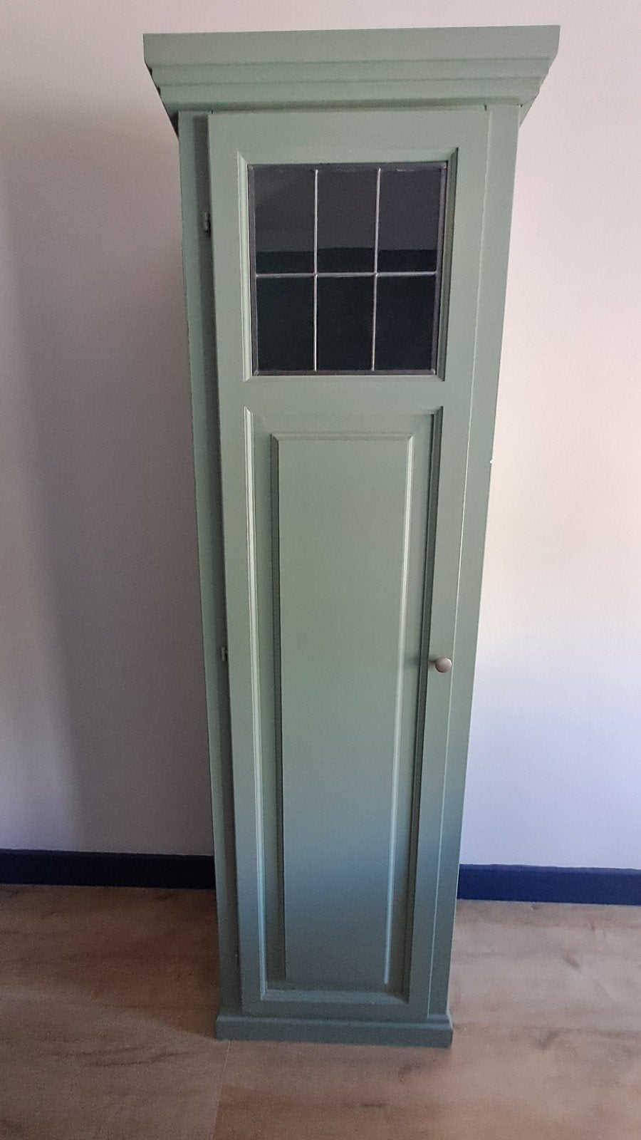 Groene kledingkast met glas in lood raam en 4 legplanken, Ophalen, Minder dan 50 cm, Glas, 150 tot 200 cm
