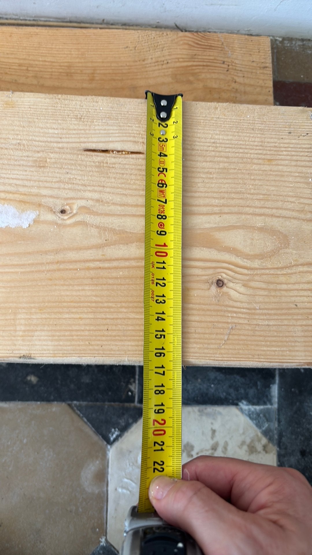 Twee massieve houten constructiebalken / vloerbalken, Doe-het-zelf en Verbouw, Ophalen, 225 cm of meer, Overige typen, Zo goed als nieuw