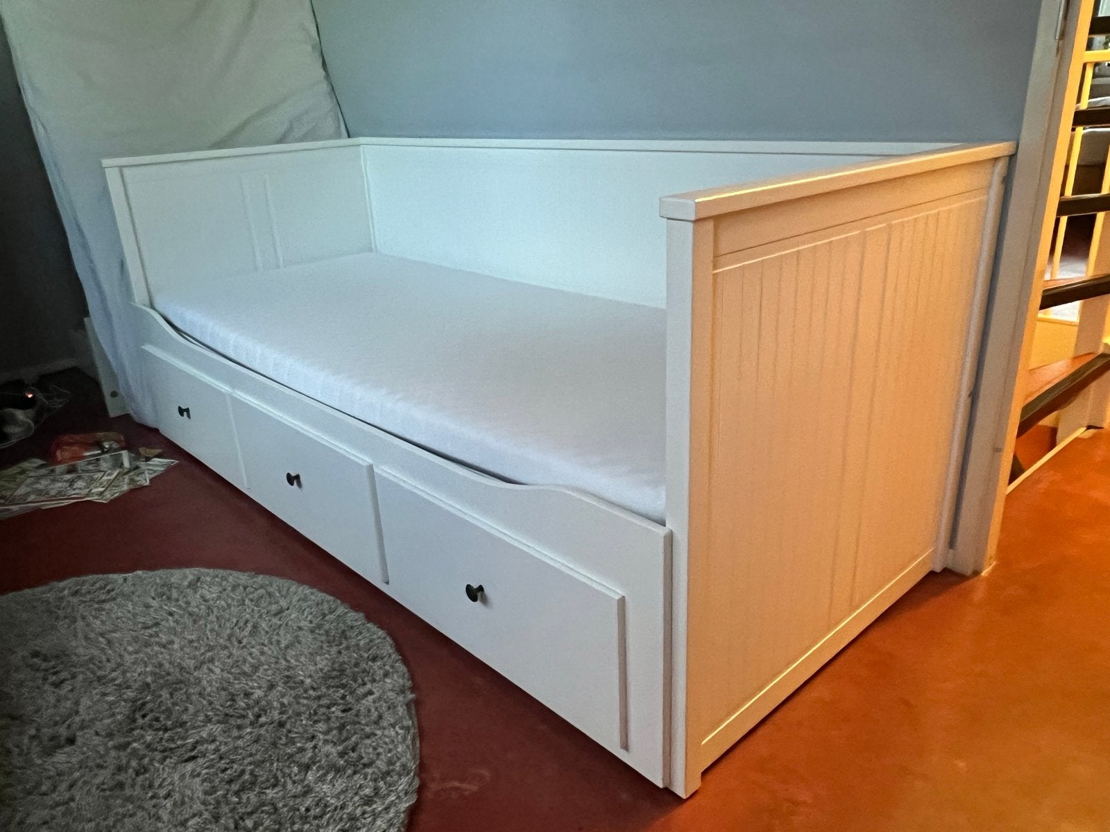 Ikea Hemnes bedbank met Malfors matras, zo goed als nieuw, Ophalen, Verstelbaar, Wit, Tweepersoons