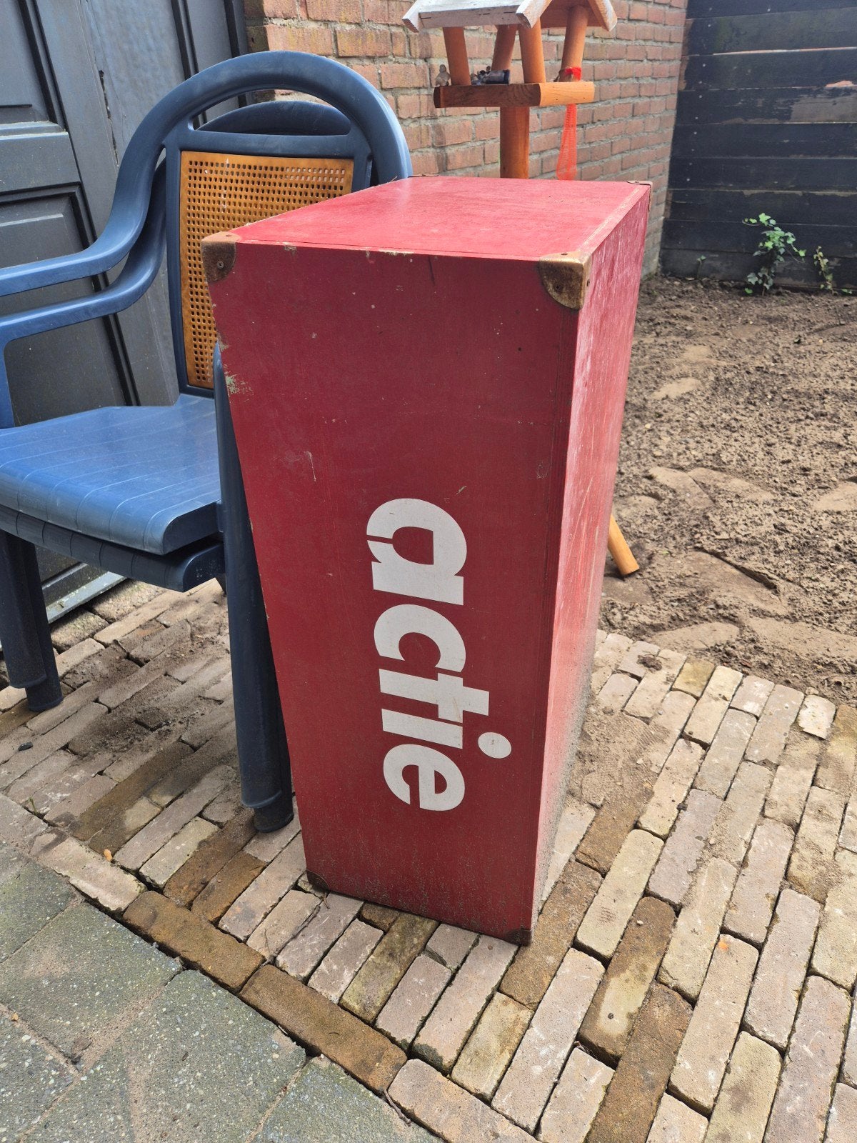 Vintage rode houten kist met 'actie' opdruk, Ophalen of Verzenden