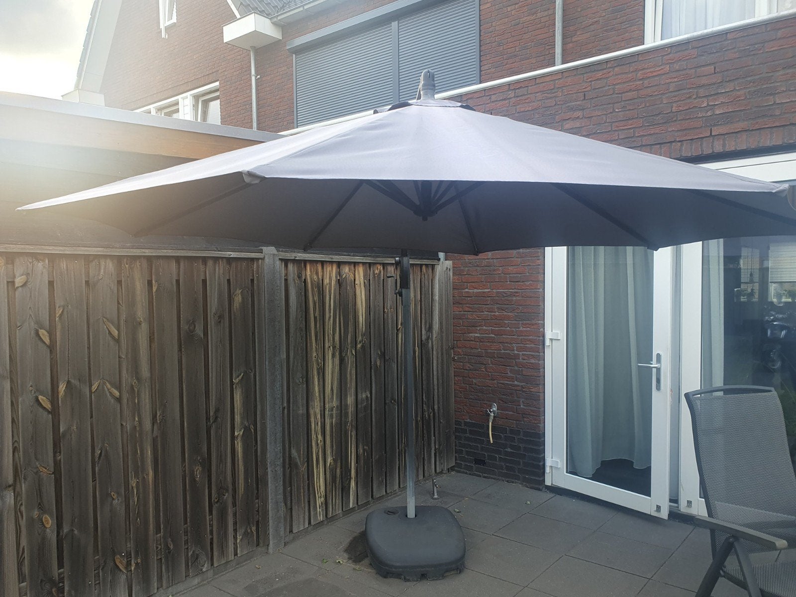 Zweefparasol 3 meter met 50kg watervoet, Tuin en Terras, Parasols, Ophalen, Gebruikt, 2 tot 3 meter, Zweefparasol