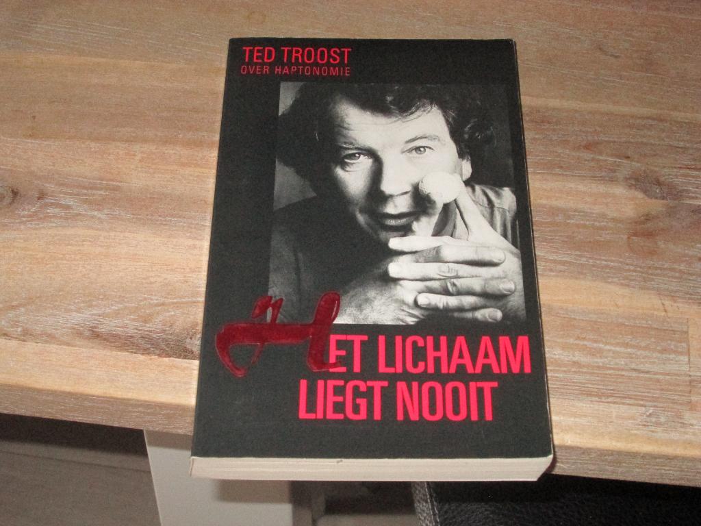Ted Troost het lichaam liegt nooit, Ophalen of Verzenden, Zo goed als nieuw