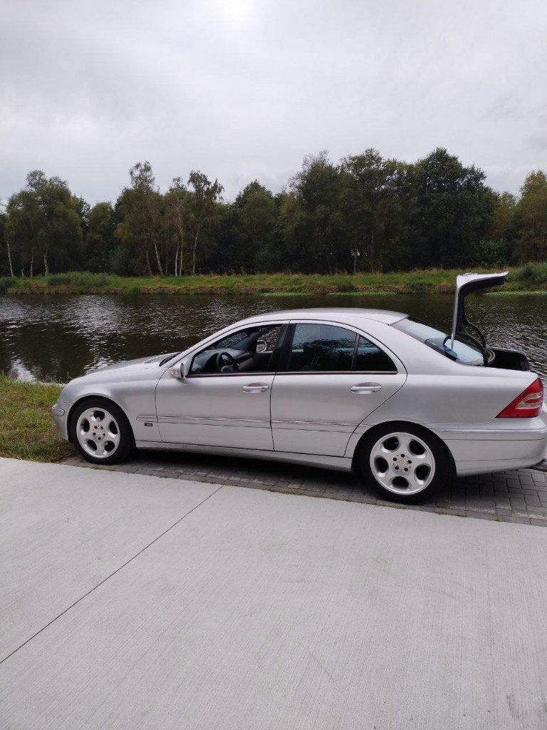 Mercedes-Benz C-Klasse 1.8 C200 Kompr Sedan 2002 Grijs, Auto's, Achterwielaandrijving, 4 cilinders, 1796 cc, 163 pk