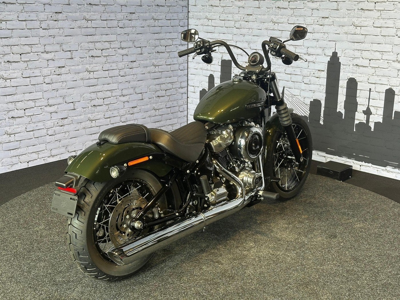 Harley-Davidson FXBB STREET BOB Laced Wheels - Premium Solid, Motoren, Laan van Vredenoord 33
2289 DA  RIJSWIJK, NL, Nieuw, Bedrijf