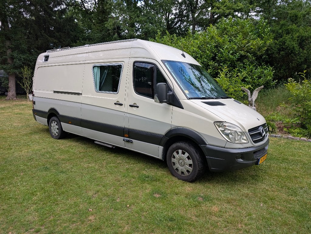 Unieke Mercedes sprinter buscamper in Yacht stijl. L3H2, Buscamper of Camperbus, Tot en met 2, Particulier, Koelkast