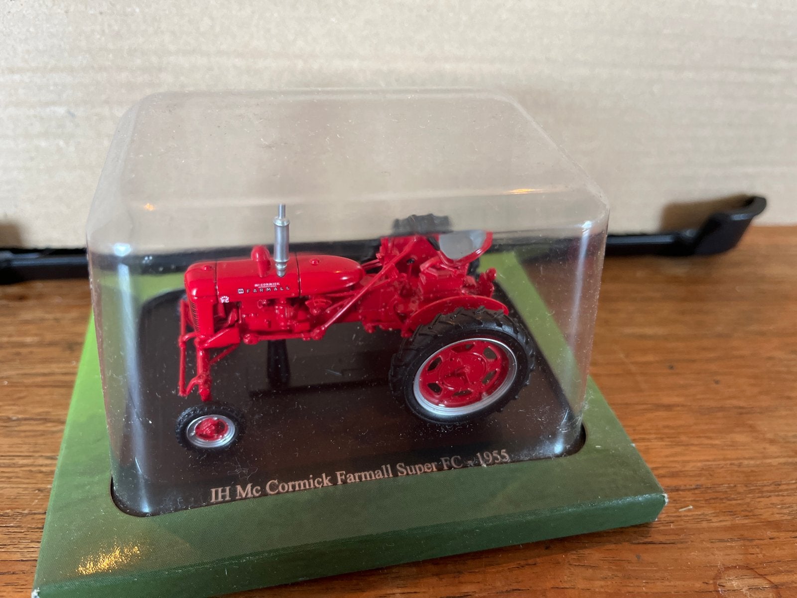 IH Mc Cormick Farmall Super FC 1955 schaalmodel 1:43, Ophalen of Verzenden, Zo goed als nieuw, Tractor of Landbouw, Overige merken