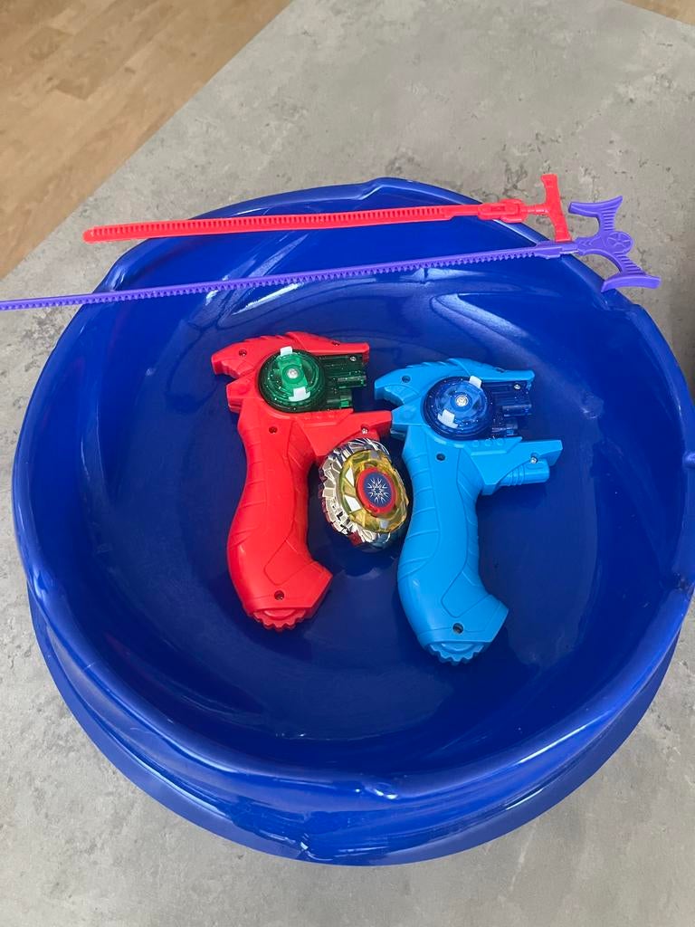 Beyblade set met arena en 2 launchers, Ophalen of Verzenden, Gebruikt, Jongen of Meisje