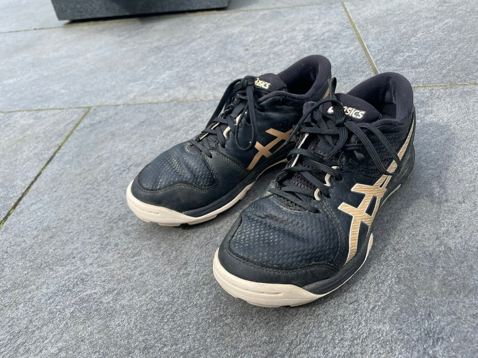 Veld hockeyschoenen, Asics maat 39 (valt klein), Ophalen of Verzenden, Zo goed als nieuw