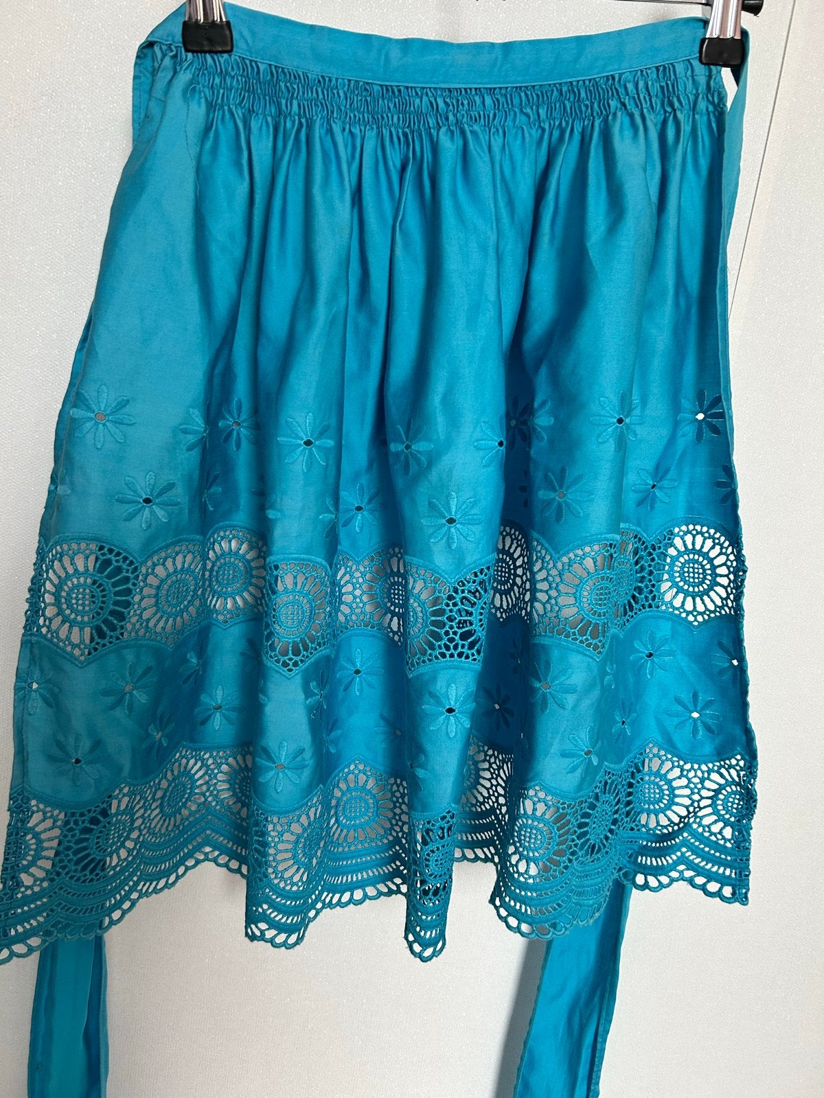 Turquoise schort met broderie en kant voor dirdnl jurk, Ophalen, Gedragen, Carnaval