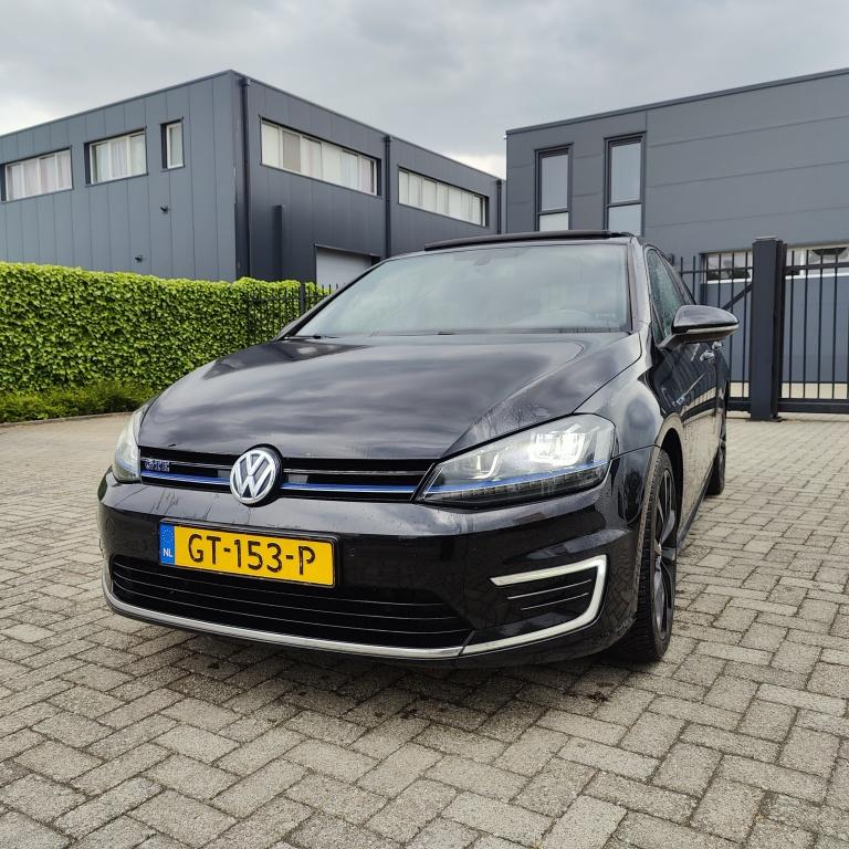 Volkswagen Golf 1.4 TSI GTE 2015 Panoramadak Xenon, Auto's, Volkswagen, Gebruikt, 4 cilinders, 150 pk, Alcantara