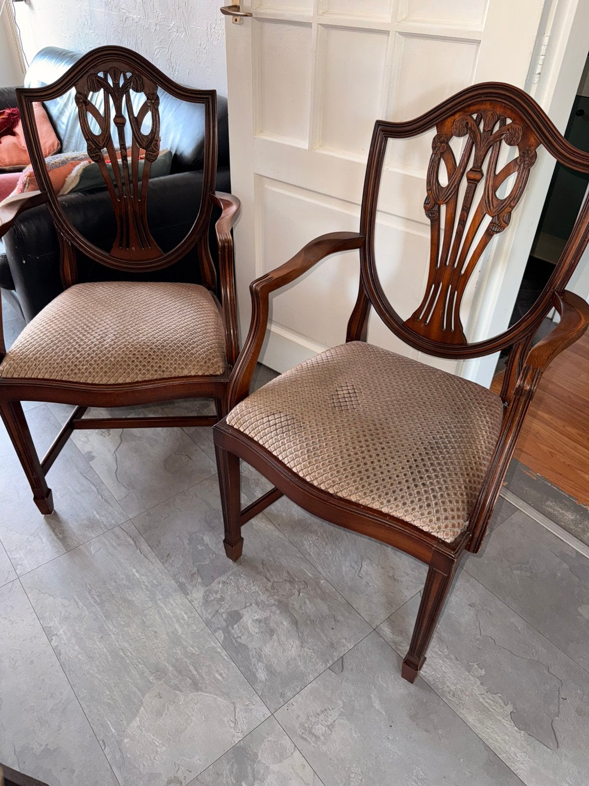2 antieke eetkamerstoelen met leuning, Antiek en Kunst, Ophalen