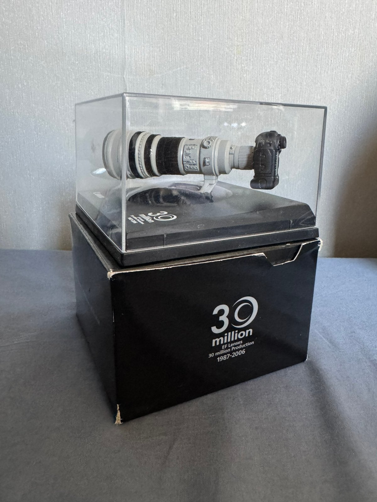 Foto 9 van Zeldzaam schaalmodel Canon camera + lens (20 jaar oud)