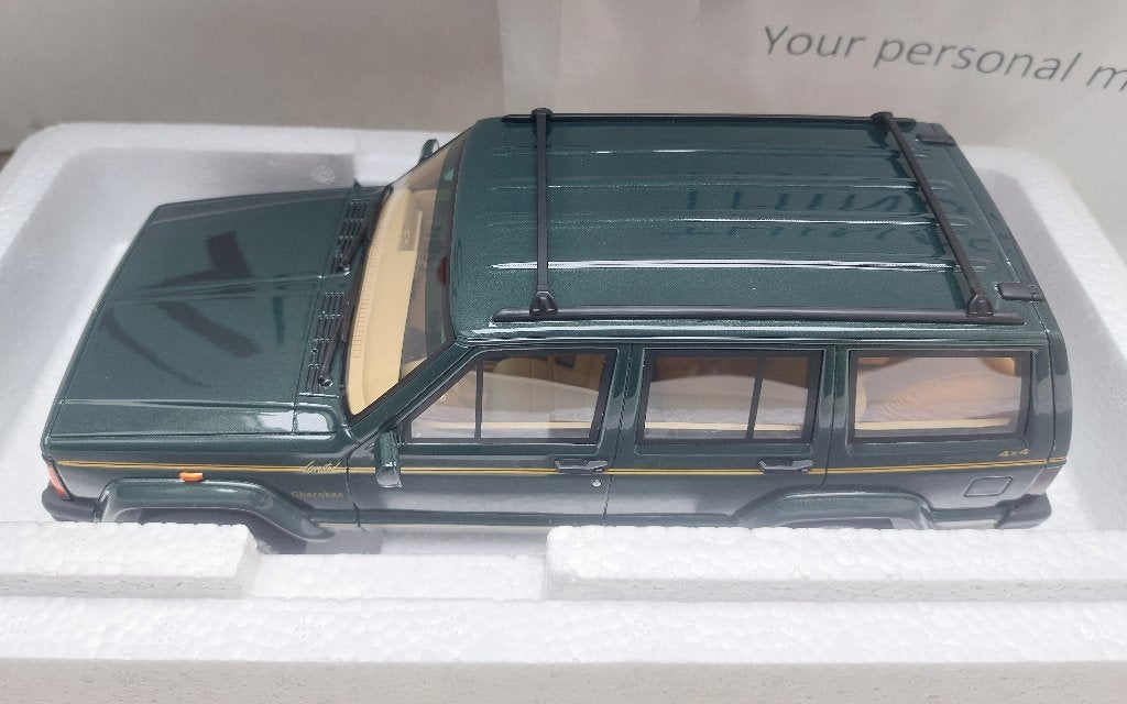 Ottomobile 1:18 Jeep Cherokee XJ 1995 Limited dark hunter, Ophalen of Verzenden, Nieuw, Auto, OttOMobile