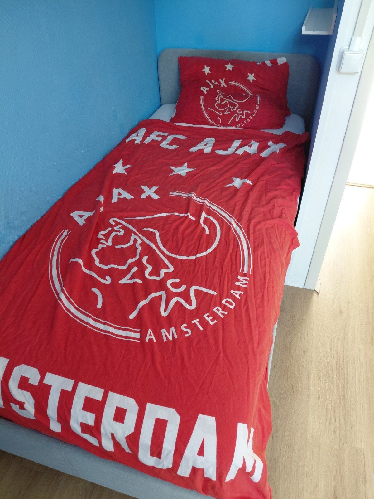 Eenpersoonsbed met matras (IKEA Hövåg), Ophalen, 90 cm, Eenpersoons, Zo goed als nieuw