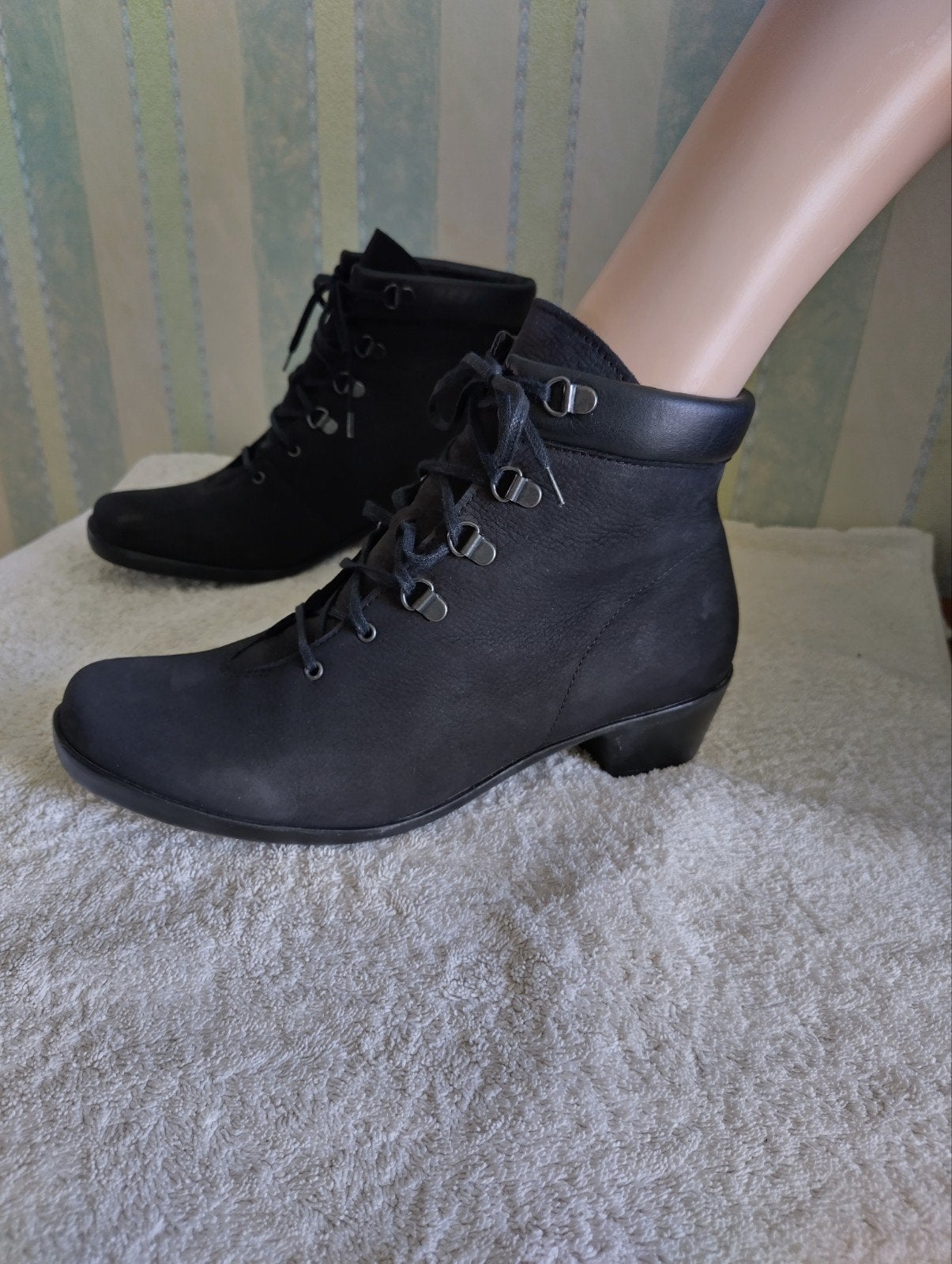 Zwarte nubuck leren laarsjes van LOINTS OF HOLLAND  maat 40, Kleding | Dames, Zwart, Lage of Enkellaarzen, Ophalen of Verzenden