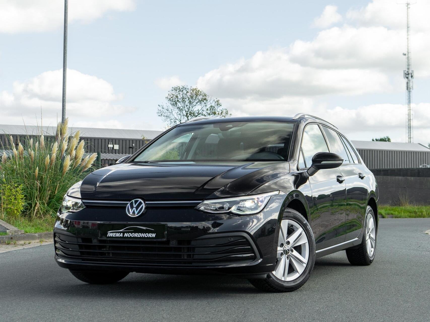 Volkswagen Golf Variant 1.0 TSI Life Business|LED|Sfeerverli, Auto's, Voorwielaandrijving, Gebruikt, Euro 6, Zwart