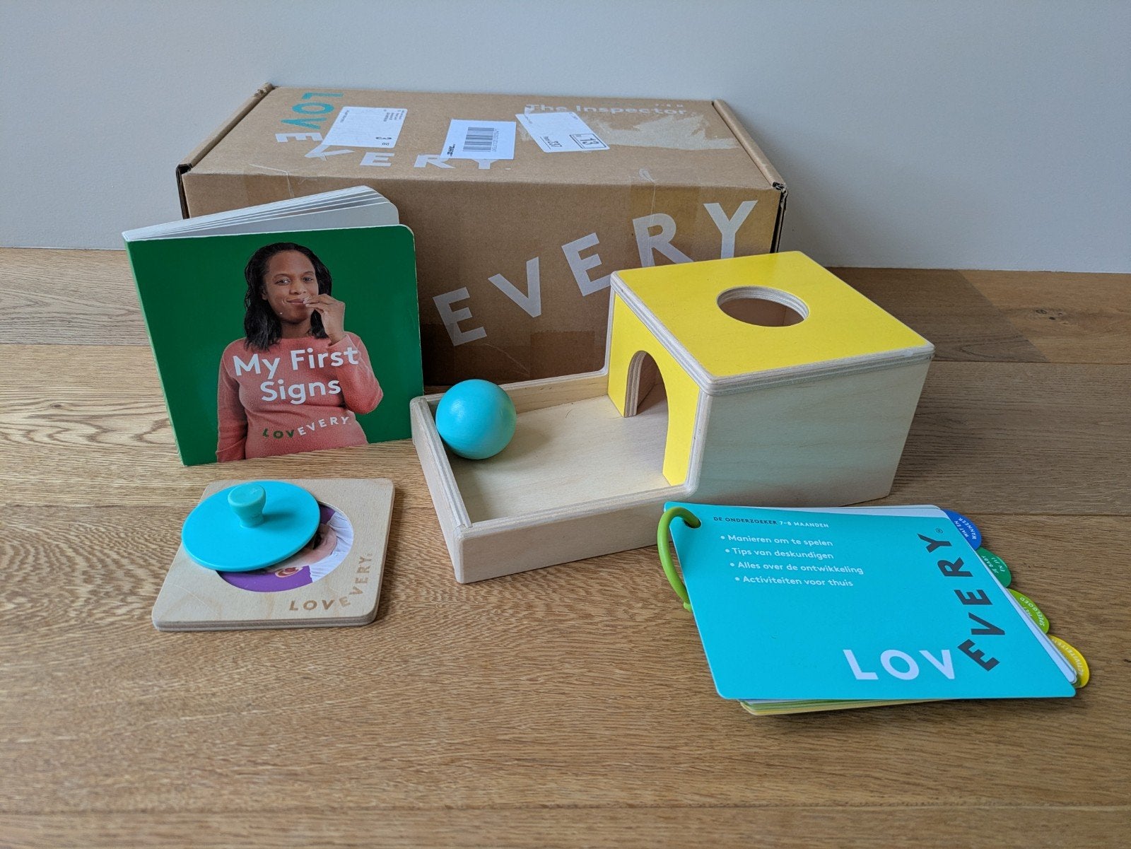 Lovevery Inspector Set (7-8 m) met kiekeboe doos en boekje, Ophalen of Verzenden, Zo goed als nieuw, Overige typen