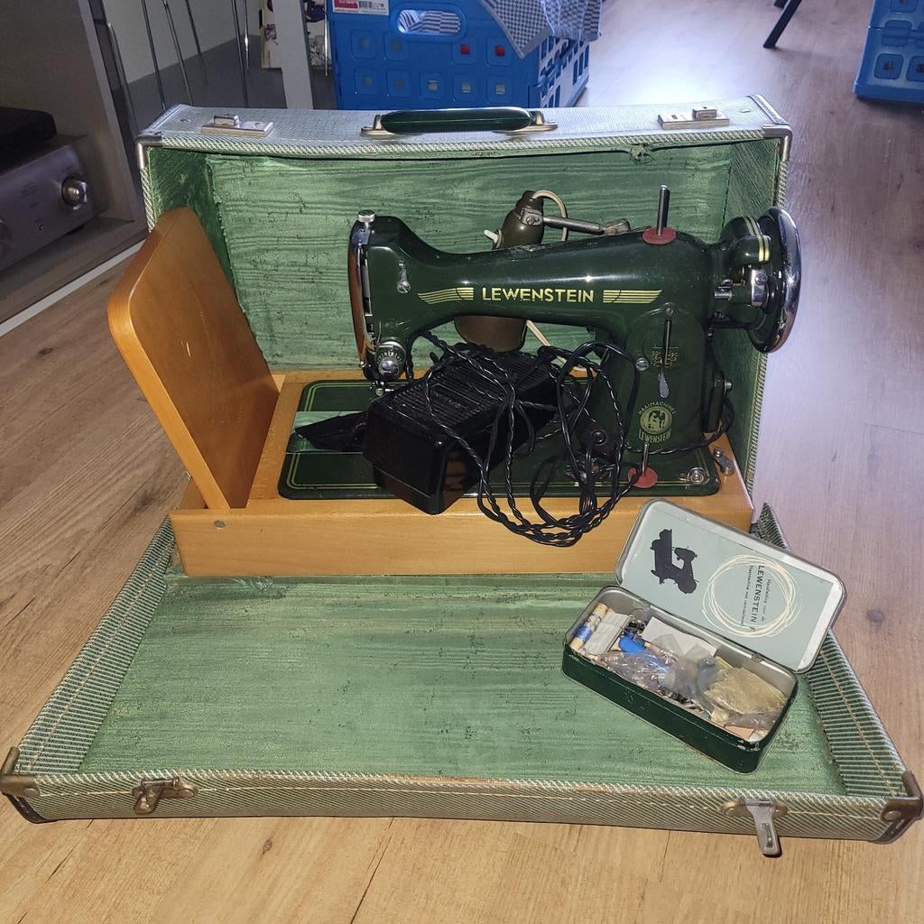 Hele oude naaimachine "Lewenstein, Ophalen