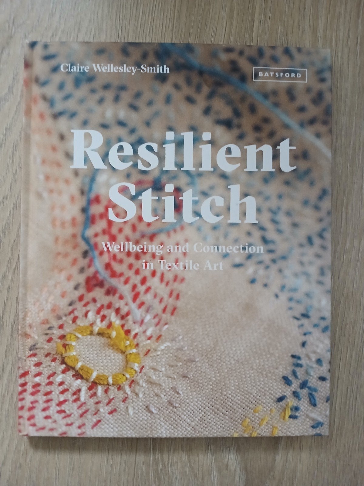 Resilient Stitch: Wellbeing and Connection in Textile Art, Ophalen of Verzenden, Zo goed als nieuw, Claire Wellesley-Smith, Europa overig