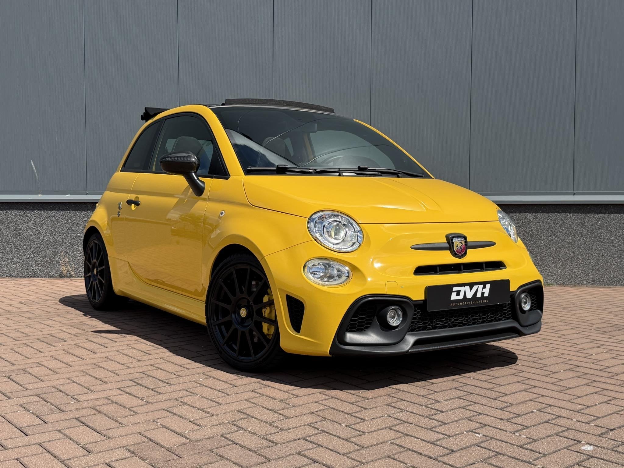 Abarth 595 C 1.4 T-Jet Competizione CARBON | BEATS | CARPLAY, Auto's, Abarth, Voorwielaandrijving, Dealer onderhouden, Stof, Gebruikt