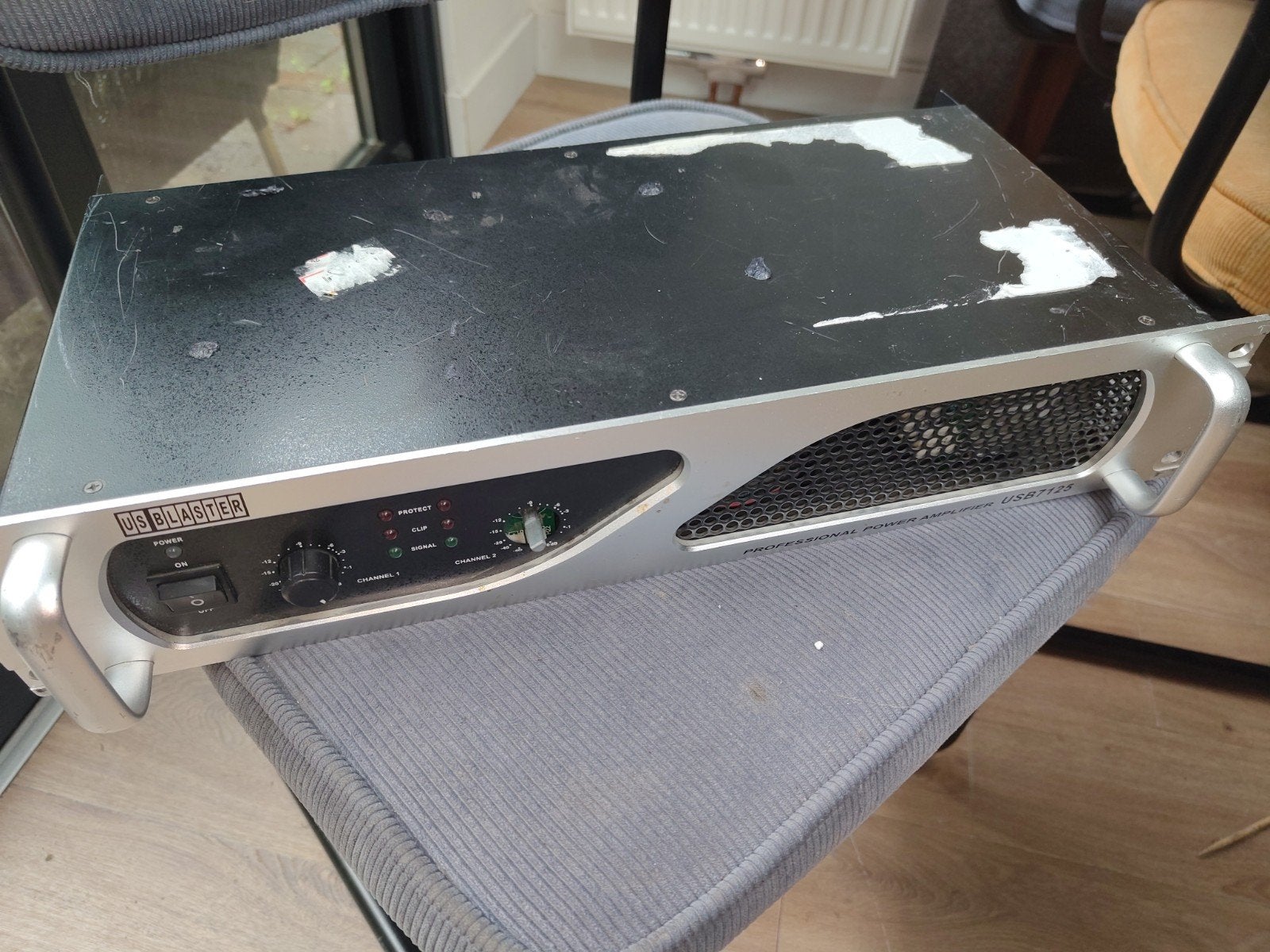 US Blaster USB 7125 Versterker - Gebruikt, mist 1 knopje, Muziek en Instrumenten, Versterkers | Bas en Gitaar, Ophalen