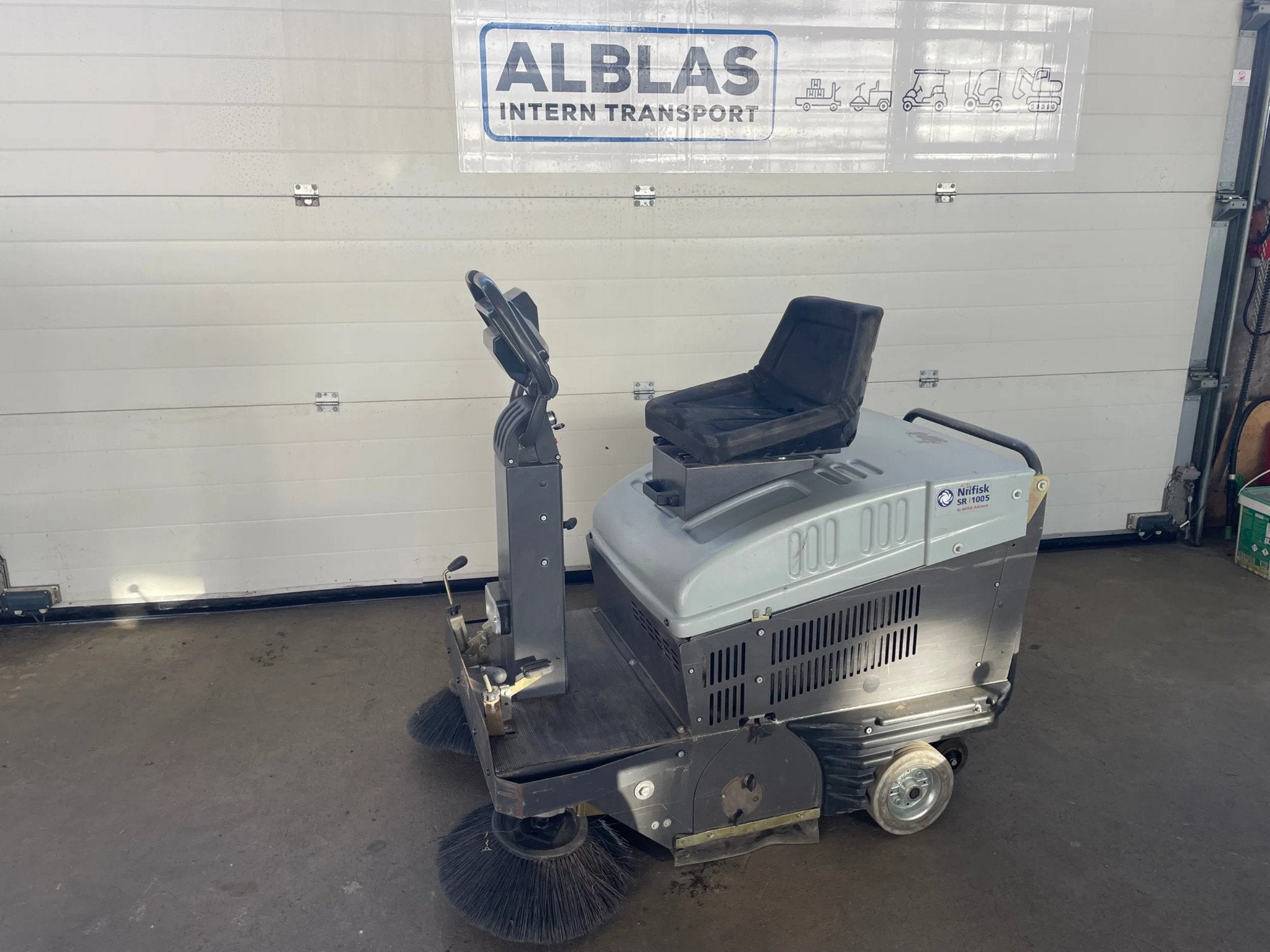 Nilfisk Opzitveegmachine, Zakelijke goederen, Machines en Bouw | Onderhoud en Reiniging, Nikfisk, Info@nilfisk.com, AS