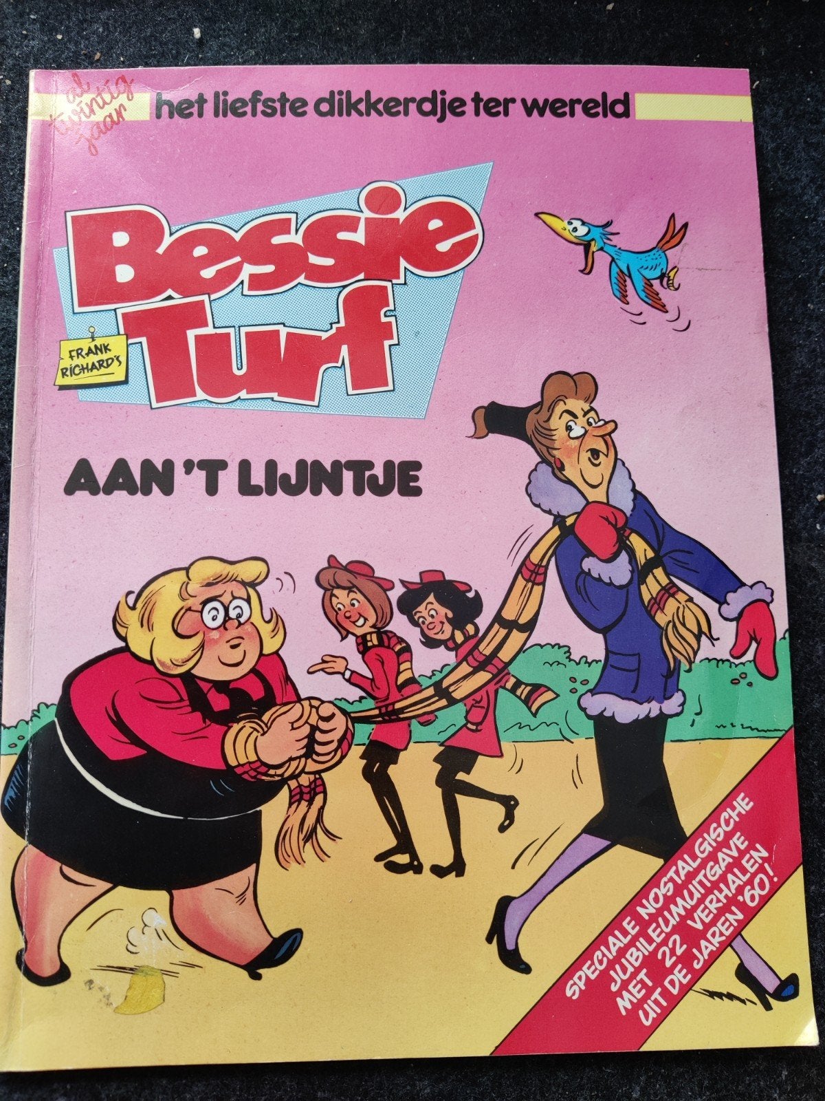 Bessie Turf: Aan 't Lijntje - Jubileumuitgave, Eén stripboek, Ophalen of Verzenden, Gelezen
